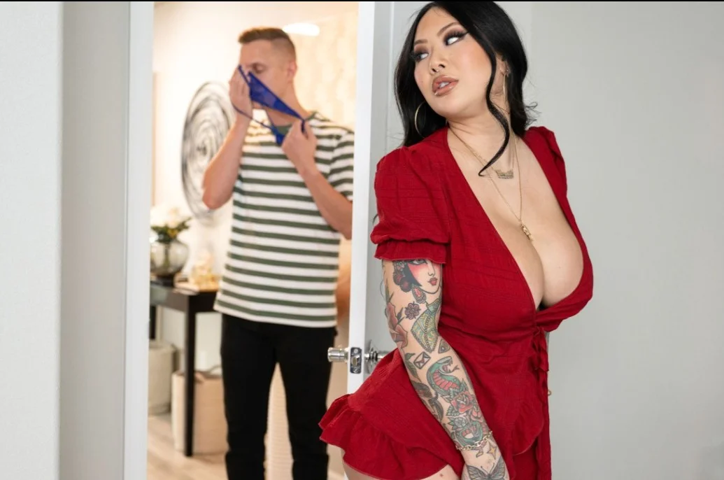 Brazzers Exxtra - Connie Perignon - I Need Privacy Except In The Shower